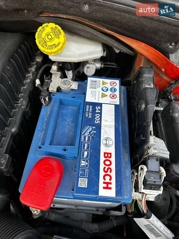 Хетчбек Peugeot 208 2015 в Львові