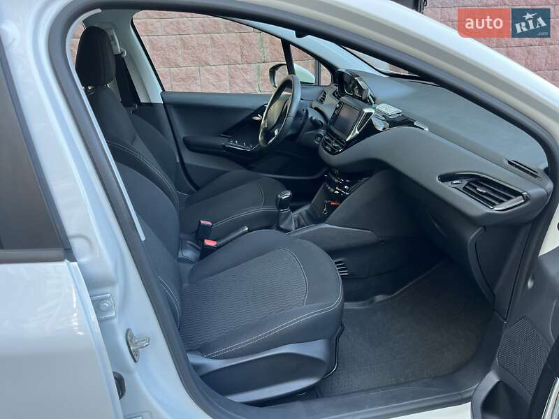 Хэтчбек Peugeot 208 2018 в Киеве