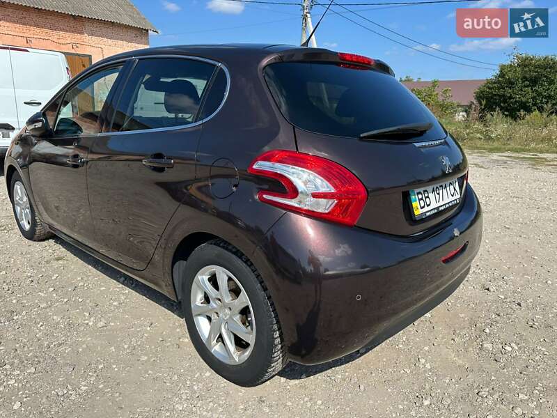 Хетчбек Peugeot 208 2013 в Києві