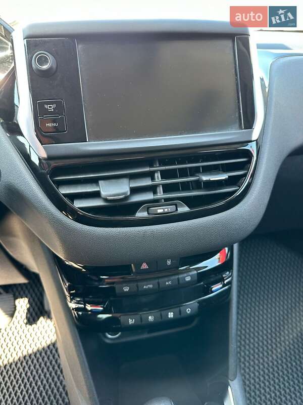 Хетчбек Peugeot 208 2013 в Києві