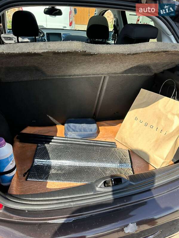 Хетчбек Peugeot 208 2013 в Києві