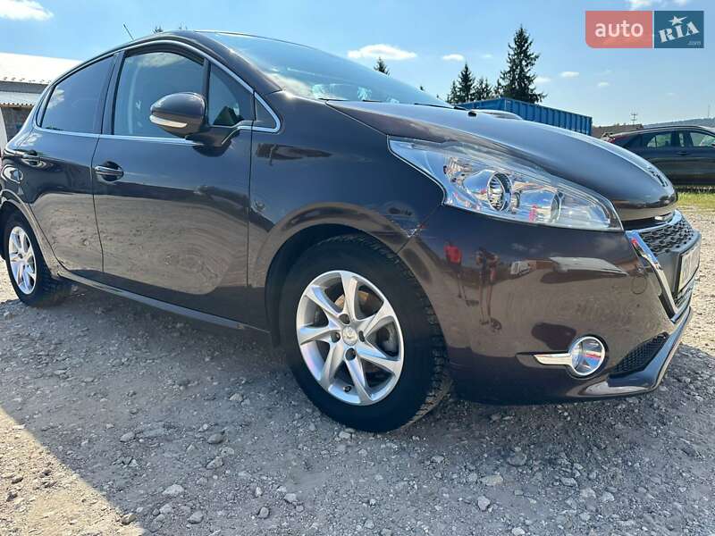 Хетчбек Peugeot 208 2013 в Києві