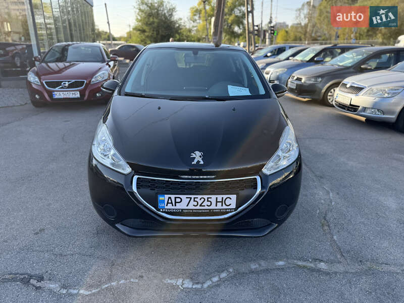 Хетчбек Peugeot 208 2013 в Запоріжжі