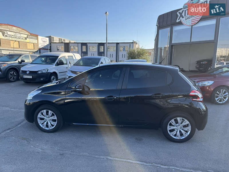 Хетчбек Peugeot 208 2013 в Запоріжжі