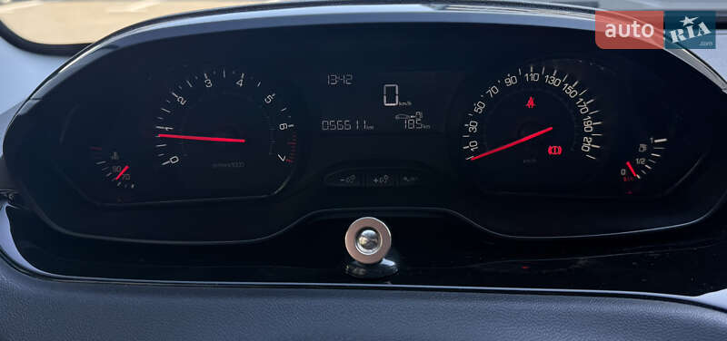 Хетчбек Peugeot 208 2013 в Києві