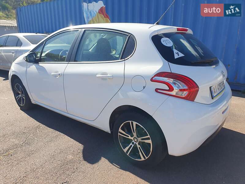 Peugeot 208 2015