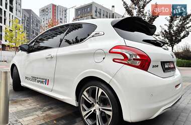 Хетчбек Peugeot 208 2013 в 
