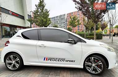 Хетчбек Peugeot 208 2013 в 