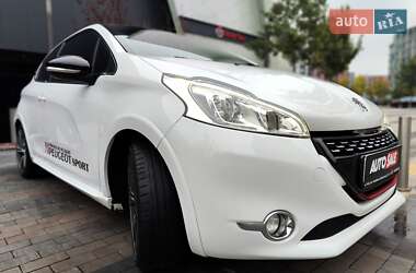 Хетчбек Peugeot 208 2013 в 