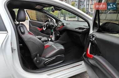 Хетчбек Peugeot 208 2013 в 