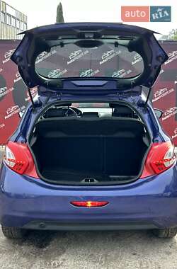 Хэтчбек Peugeot 208 2013 в 