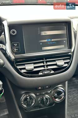 Хэтчбек Peugeot 208 2013 в 