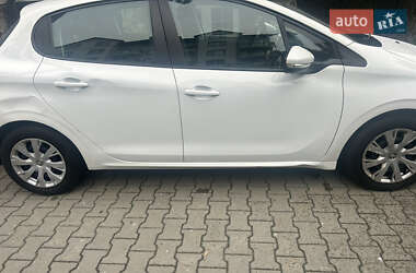 Хэтчбек Peugeot 208 2016 в Киеве