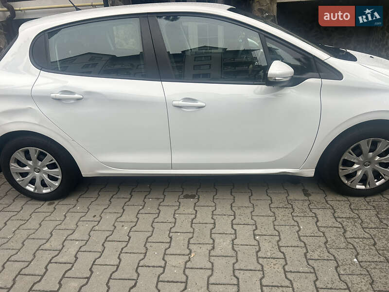 Peugeot 208 2016