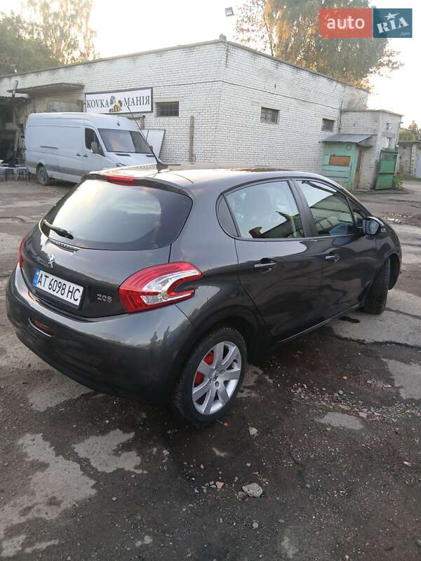 Хэтчбек Peugeot 208 2013 в Калуше