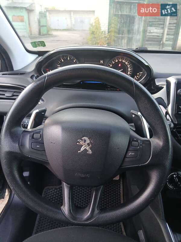 Хэтчбек Peugeot 208 2013 в Калуше