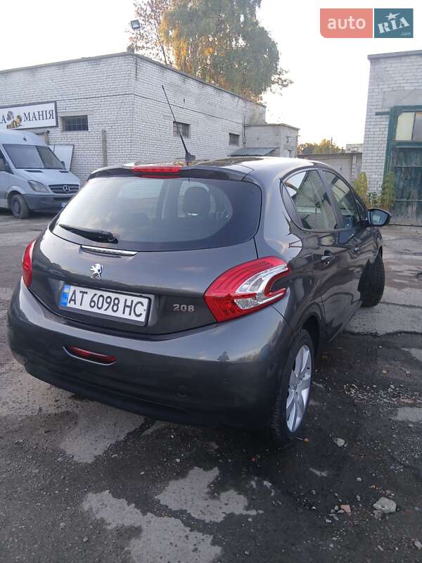 Хэтчбек Peugeot 208 2013 в Калуше