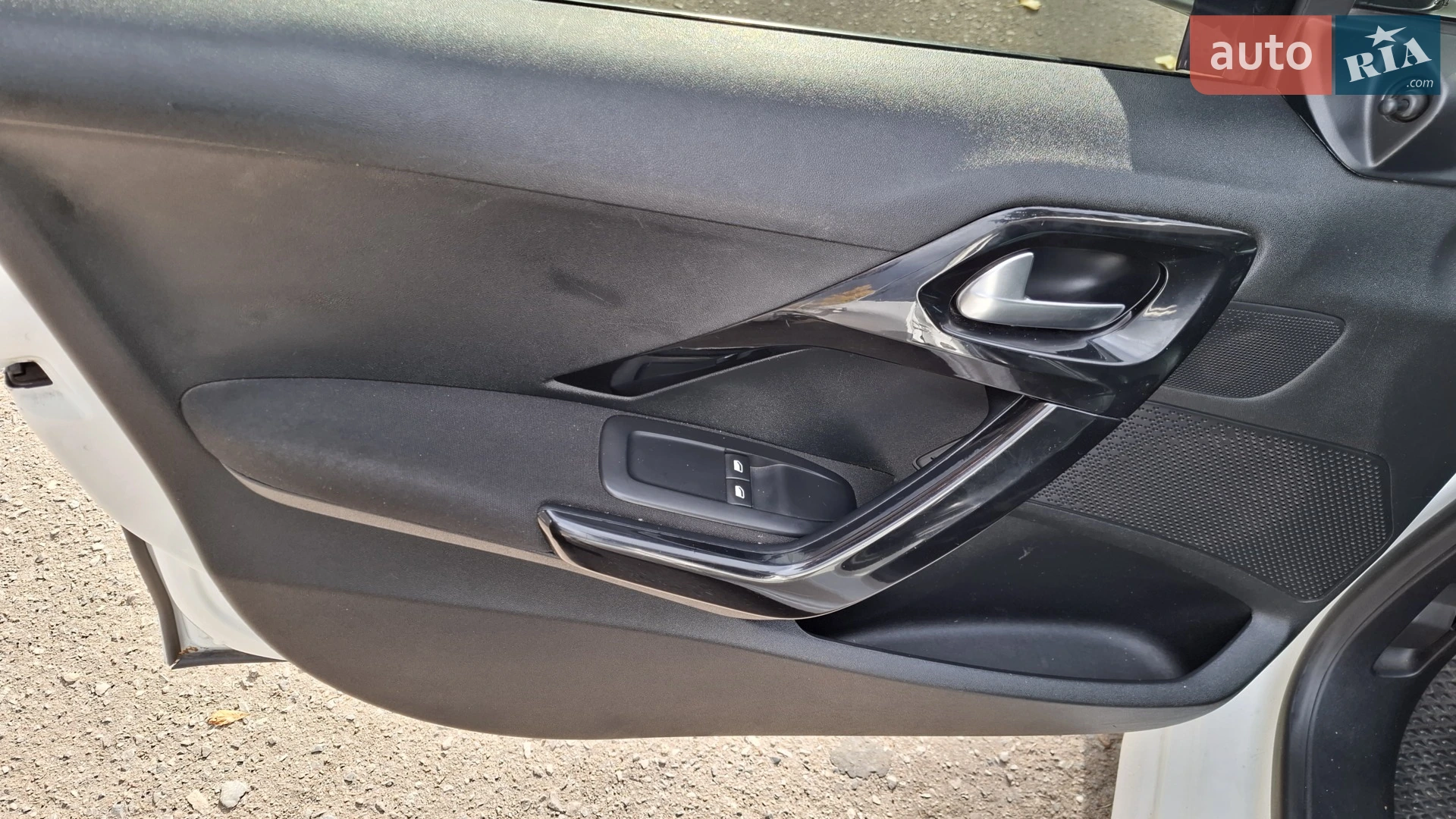2012 Peugeot 208 - мініатюра 10