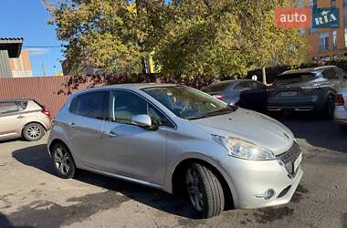 Хетчбек Peugeot 208 2013 в Києві