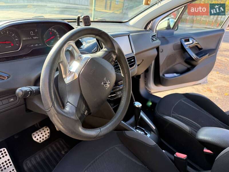 Хэтчбек Peugeot 208 2013 в Киеве