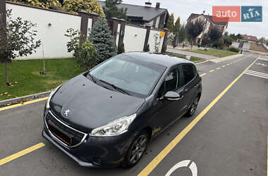 Хетчбек Peugeot 208 2013 в Дніпрі