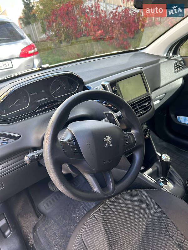 Хэтчбек Peugeot 208 2016 в Киеве фото 8 Хэтчбек Peugeot 208 2016 в Киеве