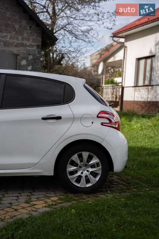 Хэтчбек Peugeot 208 2013 в Бориславе