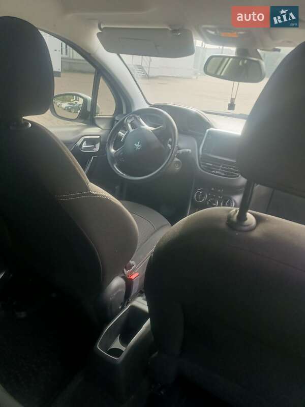 Хэтчбек Peugeot 208 2017 в Львове