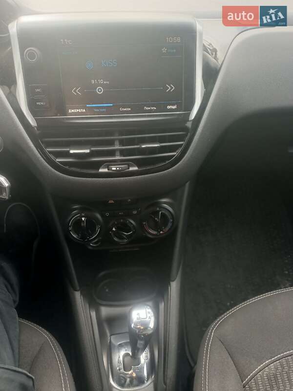 Хэтчбек Peugeot 208 2017 в Львове