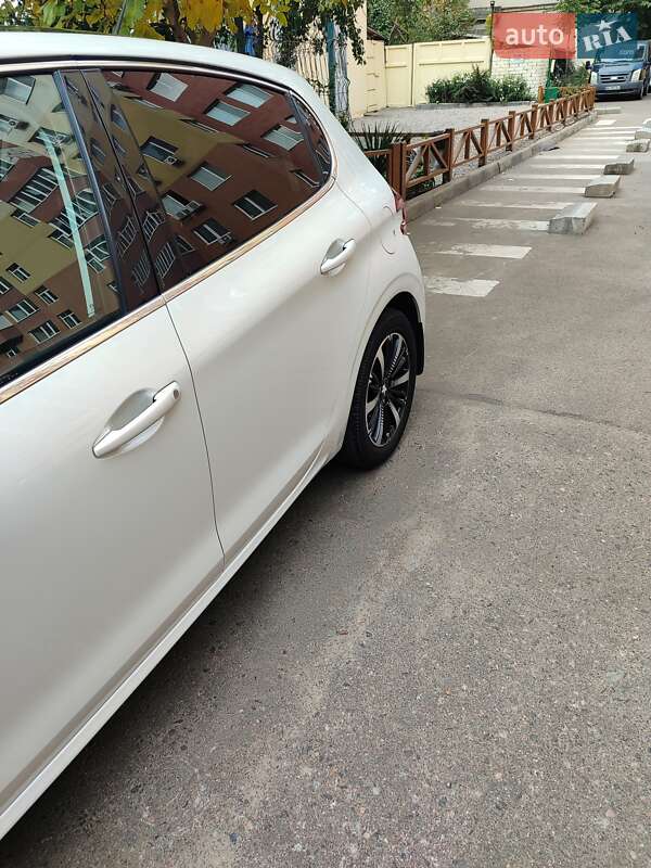 Хэтчбек Peugeot 208 2016 в Одессе фото 11 Хэтчбек Peugeot 208 2016 в Одессе