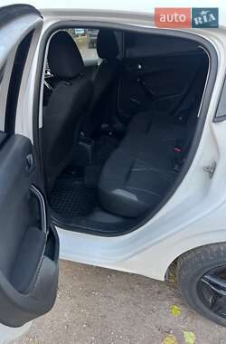 Хэтчбек Peugeot 208 2013 в 