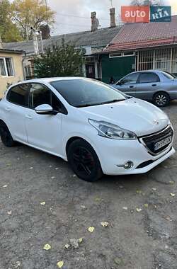 Хэтчбек Peugeot 208 2013 в 