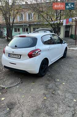 Хэтчбек Peugeot 208 2013 в 