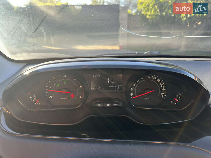 Хетчбек Peugeot 208 2013 в Львові фото 10 Хетчбек Peugeot 208 2013 в Львові