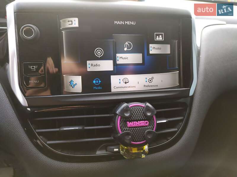 Хетчбек Peugeot 208 2013 в Дніпрі