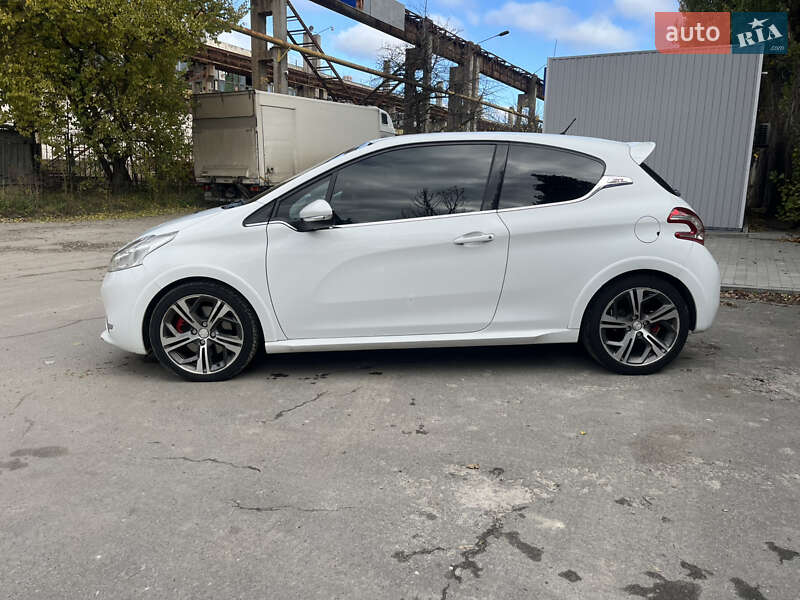 Хэтчбек Peugeot 208 2013 в Киеве