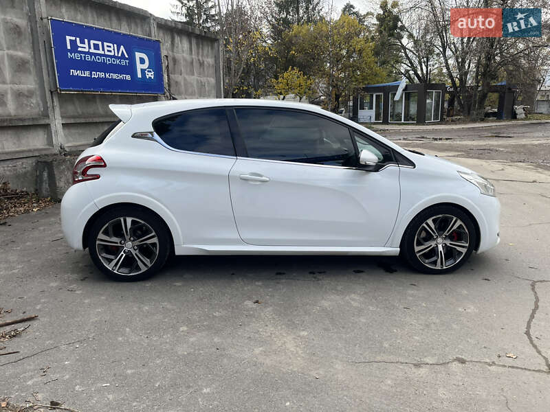 Хэтчбек Peugeot 208 2013 в Киеве