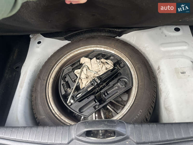 Хэтчбек Peugeot 208 2013 в Киеве