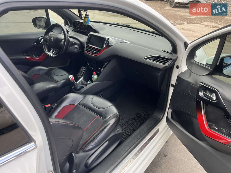 Хэтчбек Peugeot 208 2013 в Киеве