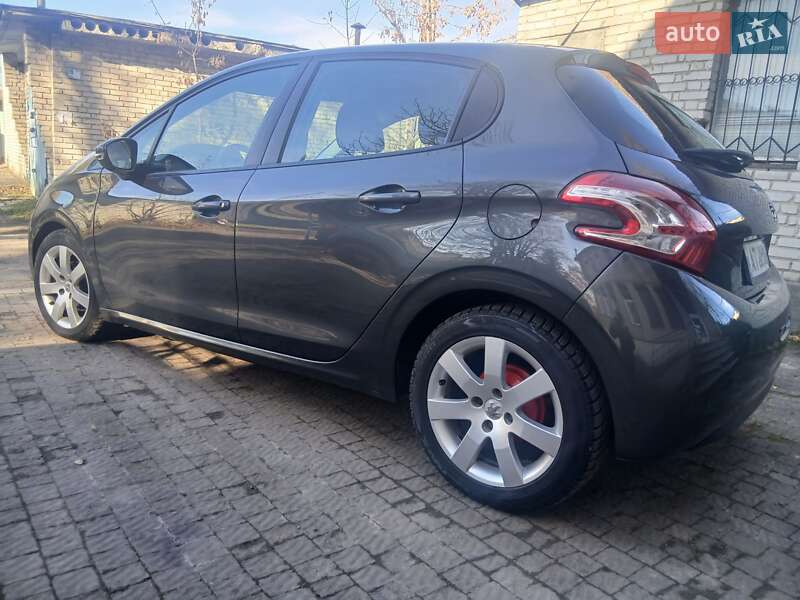 Хэтчбек Peugeot 208 2013 в Калуше