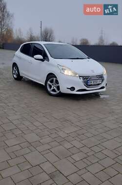 Хэтчбек Peugeot 208 2012 в Брошневе-Осаде