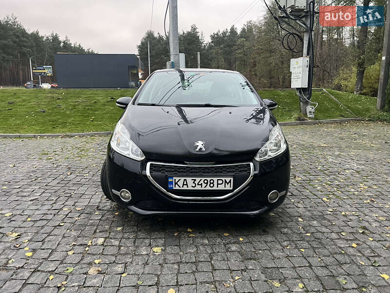 Хэтчбек Peugeot 208 2012 в Киеве
