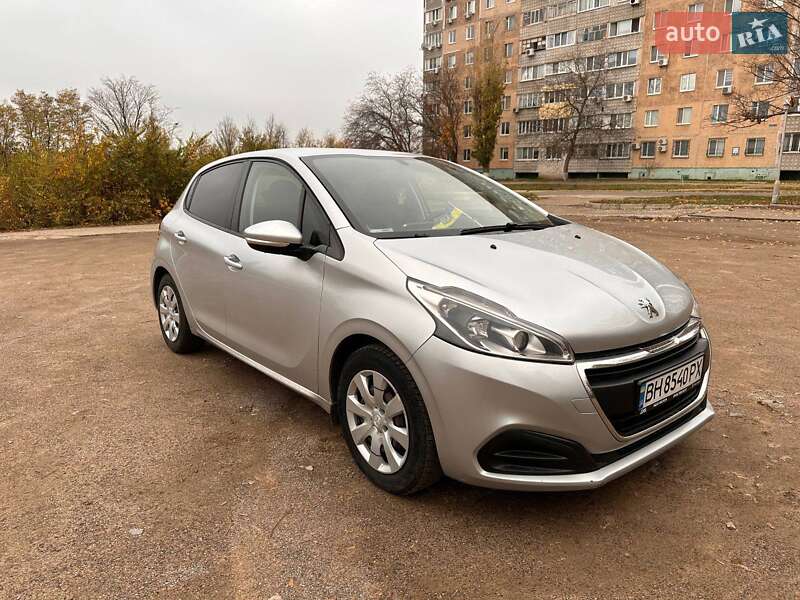 Хетчбек Peugeot 208 2017 в Южноукраїнську