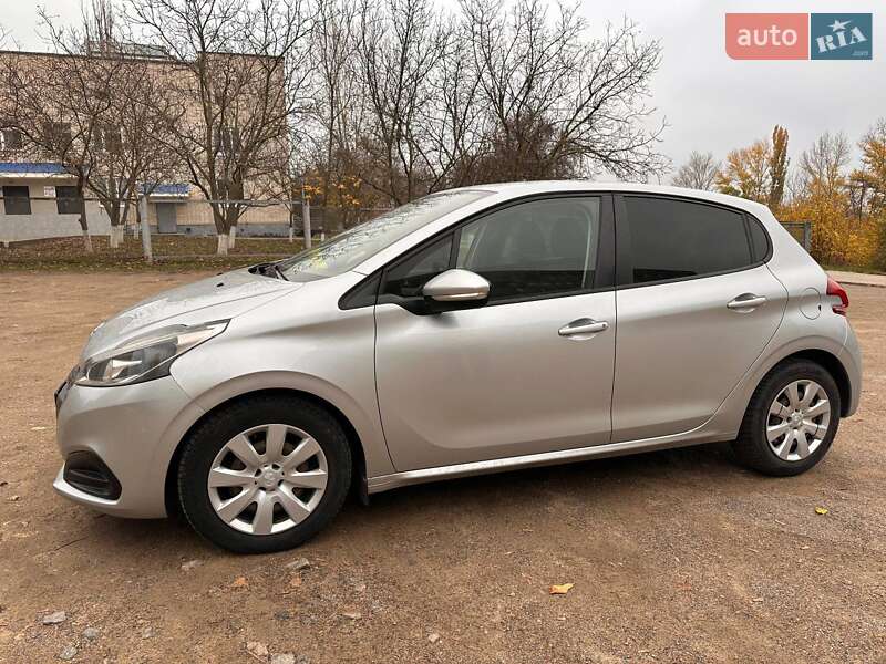 Хетчбек Peugeot 208 2017 в Южноукраїнську