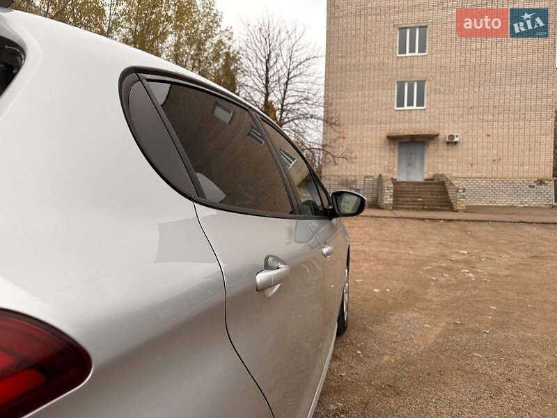 Хетчбек Peugeot 208 2017 в Южноукраїнську