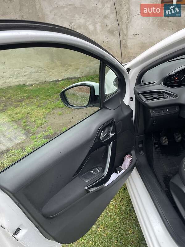 Хэтчбек Peugeot 208 2018 в Ужгороде фото 2 Хэтчбек Peugeot 208 2018 в Ужгороде