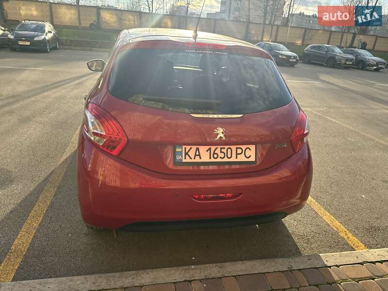Хэтчбек Peugeot 208 2014 в Киеве