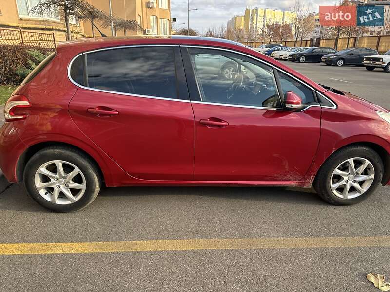 Хэтчбек Peugeot 208 2014 в Киеве