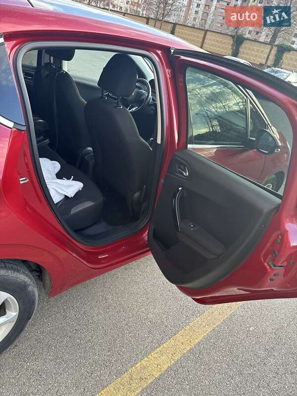 Хэтчбек Peugeot 208 2014 в Киеве