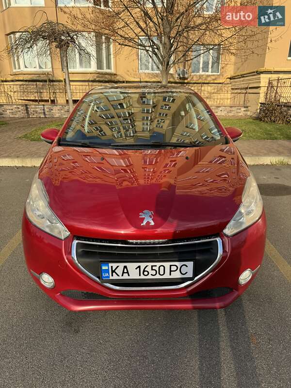 Хэтчбек Peugeot 208 2014 в Киеве